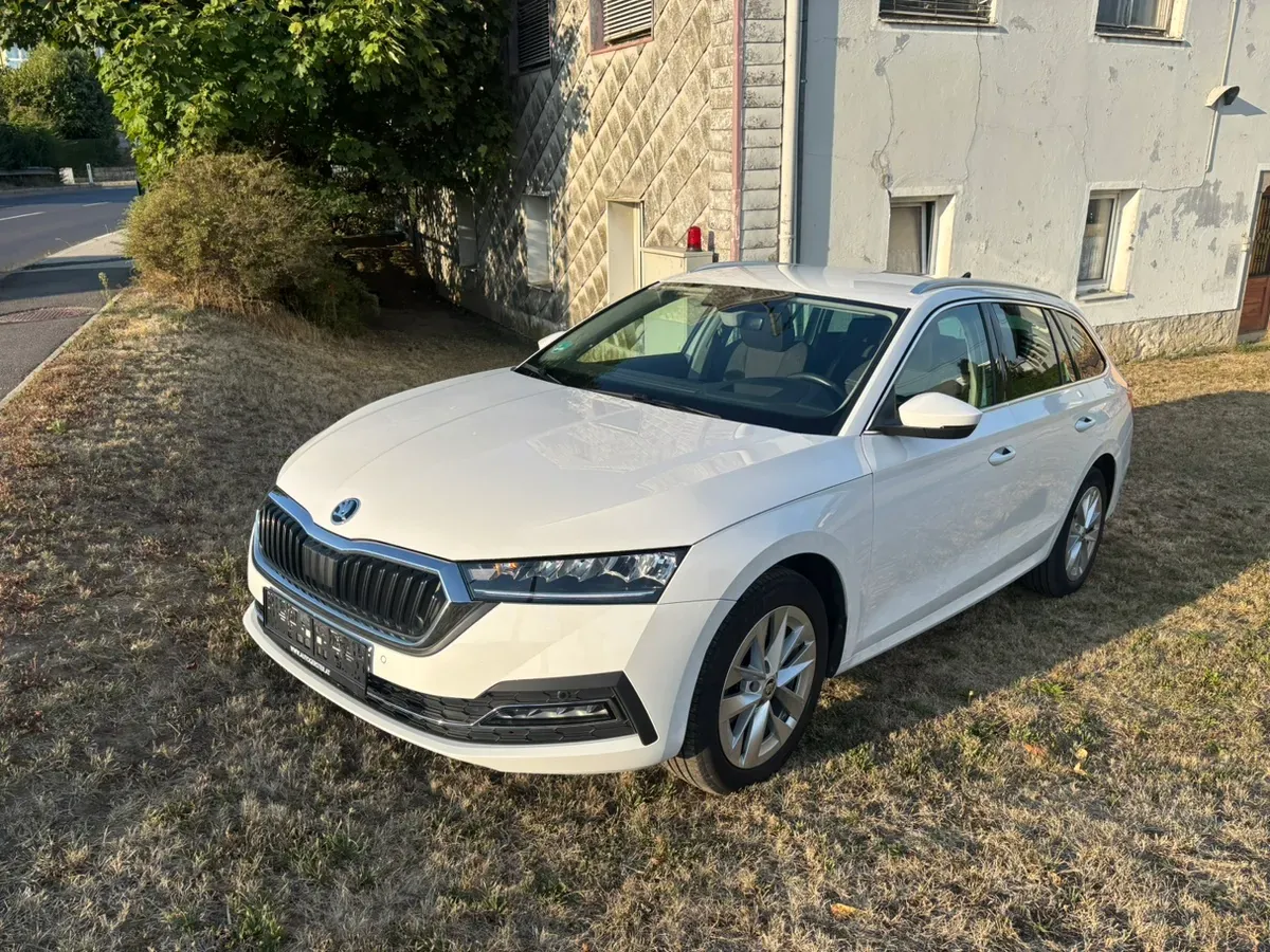 Skoda Octavia 2022 photo 2