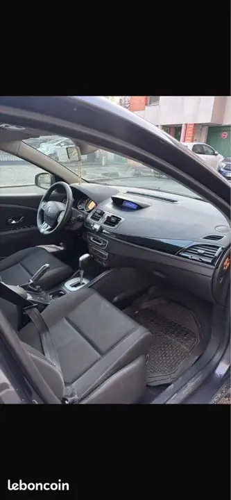 Renault Megane 2011 photo 2