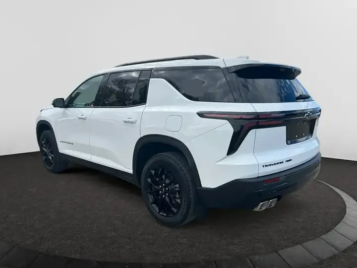 Chevrolet Traverse 2026 photo 3