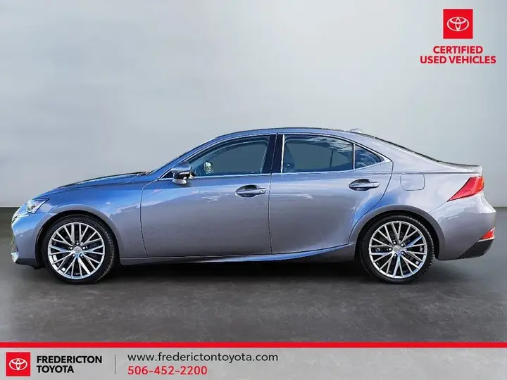 Lexus Is 300 2019 photo 3