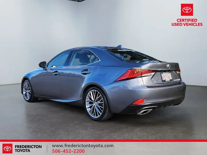 Lexus Is 300 2019 photo 4
