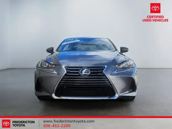 Lexus Is 300 2019 photo 2
