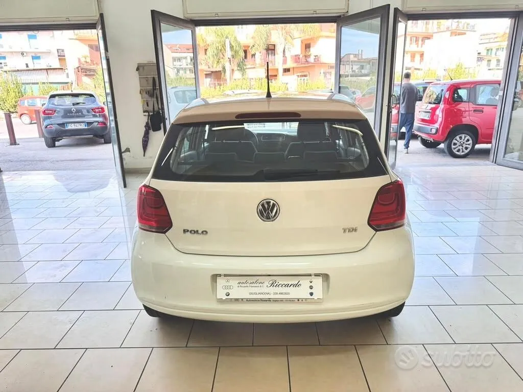 Volkswagen Polo 2011 photo 2