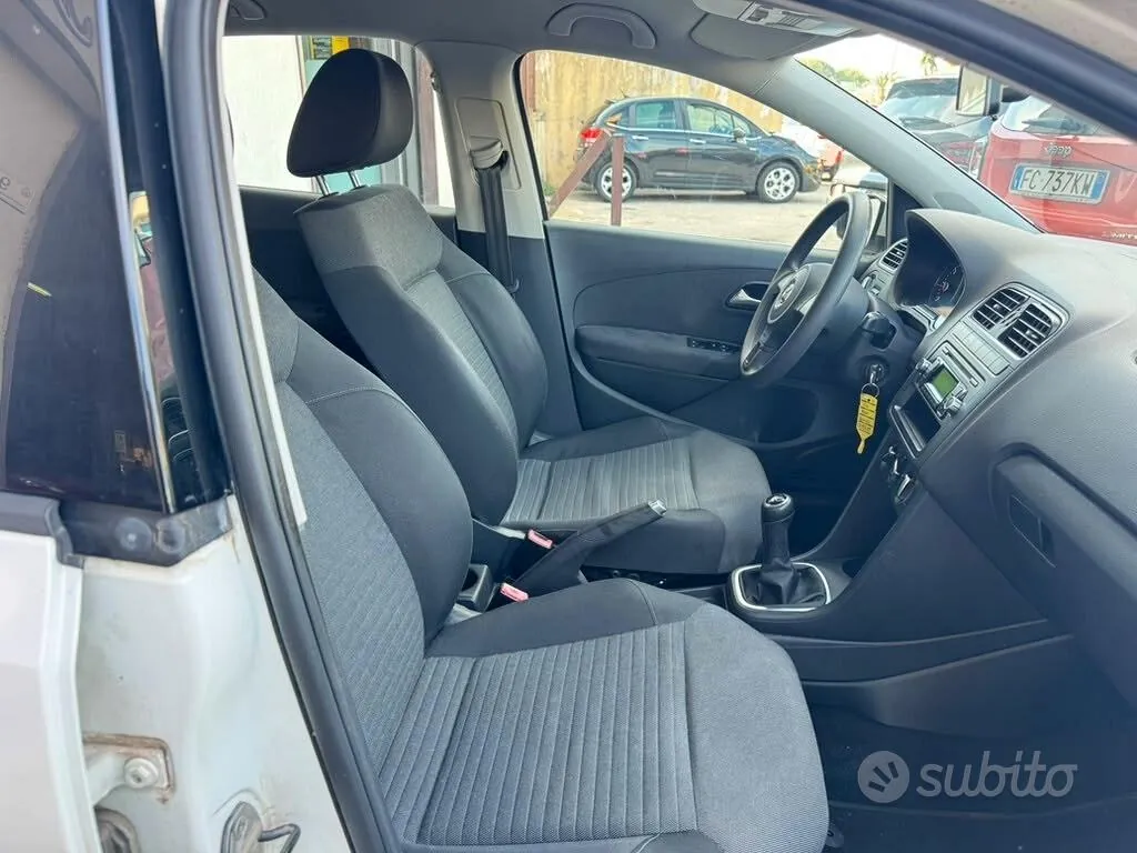 Volkswagen Polo 2011 photo 5