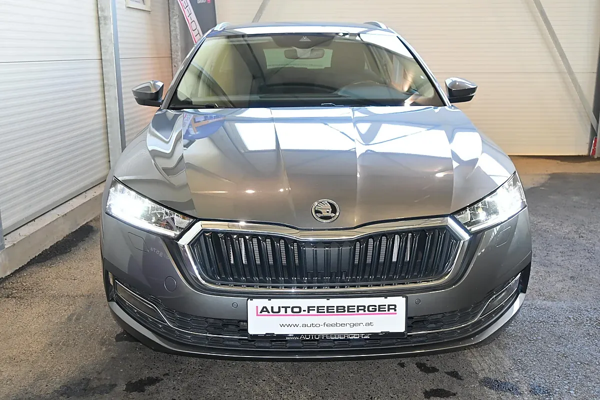 Skoda Octavia 2023 photo 2