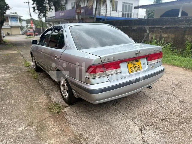 Nissan Sunny 2000 photo 4
