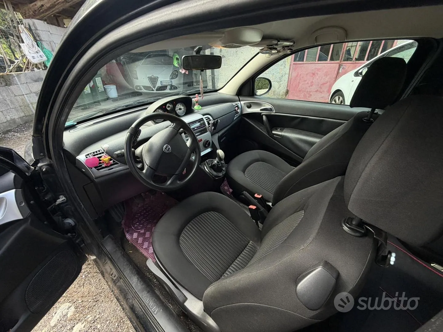 Lancia Ypsilon 2010 photo 2