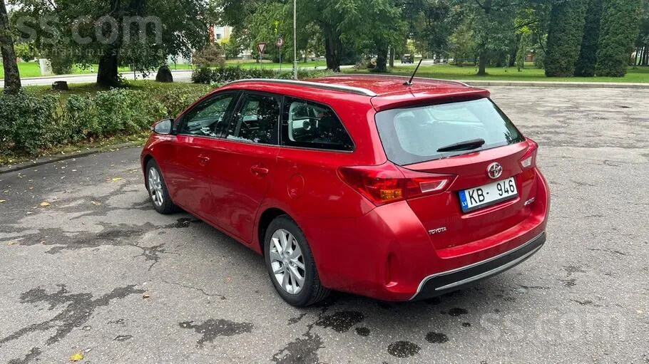 Toyota Auris 2015 photo 2