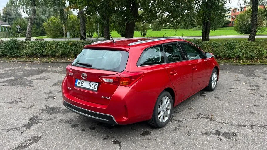 Toyota Auris 2015 photo 3