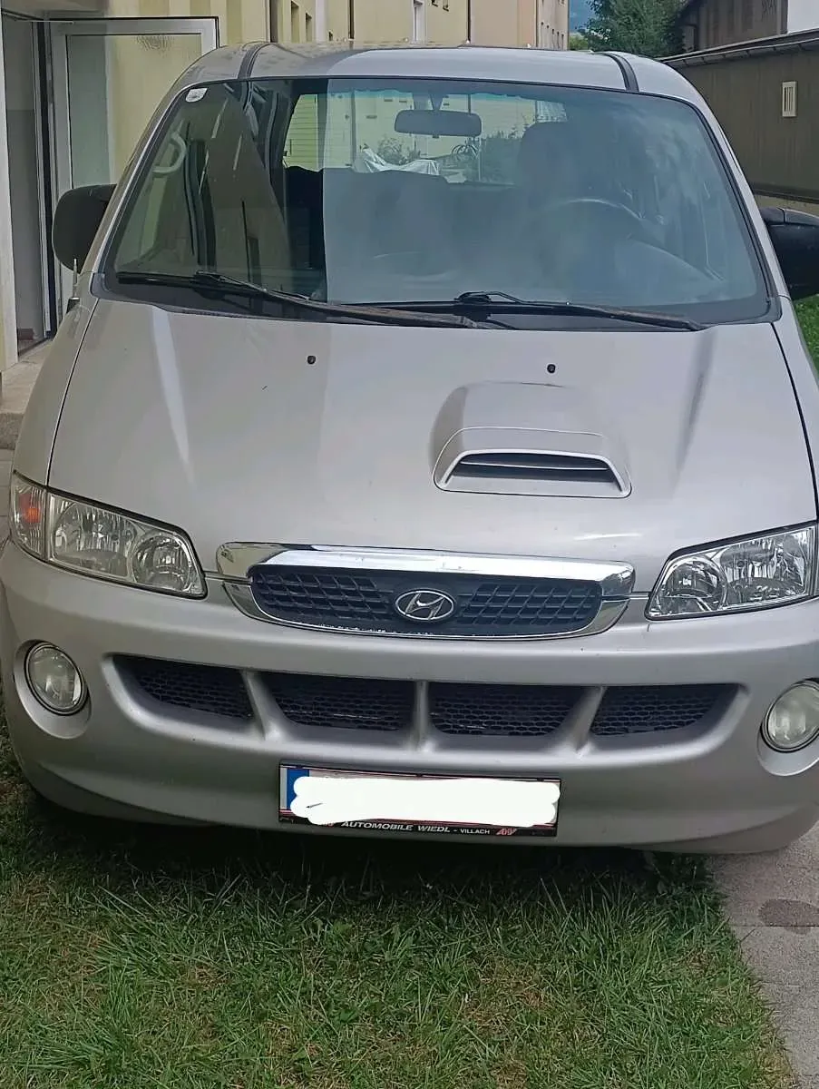 Hyundai Starex