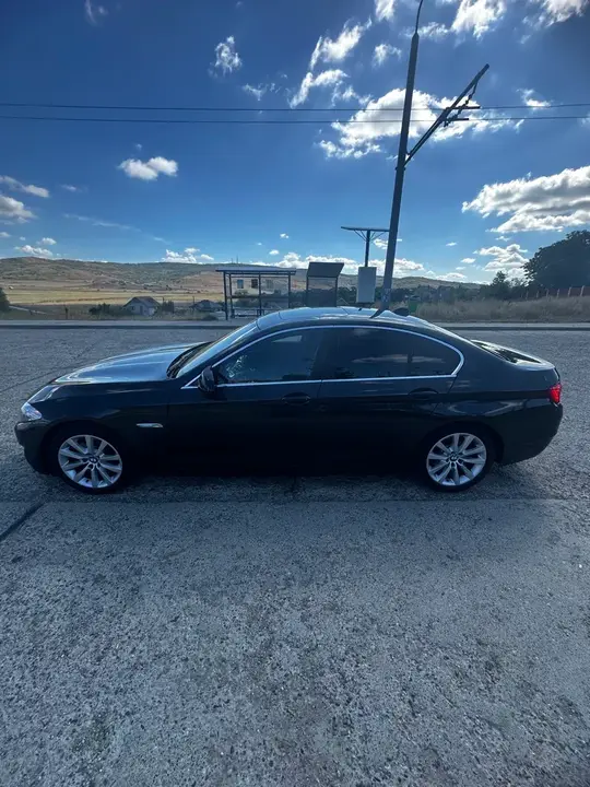 BMW 5 Series 2013 photo 2