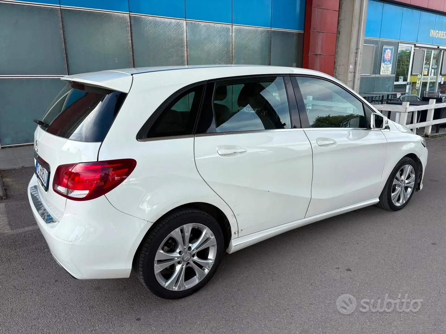 Mercedes-Benz B 200 2016 photo 2