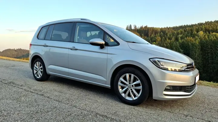 Volkswagen Touran 2018 photo 2