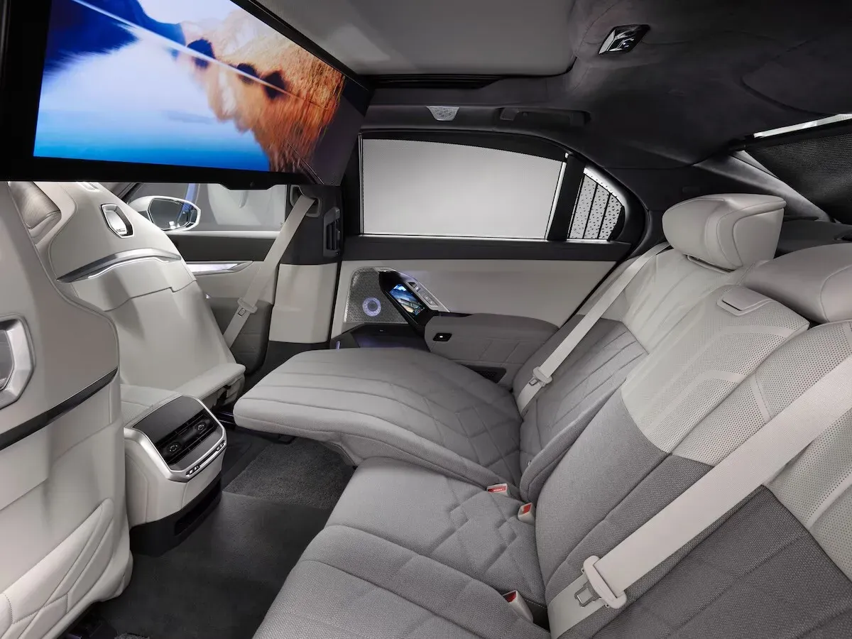BMW 7 Series 2023 photo 3