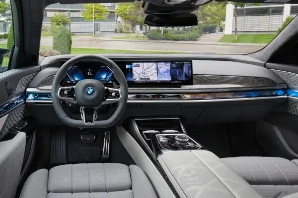 BMW 7 Series 2023 photo 2
