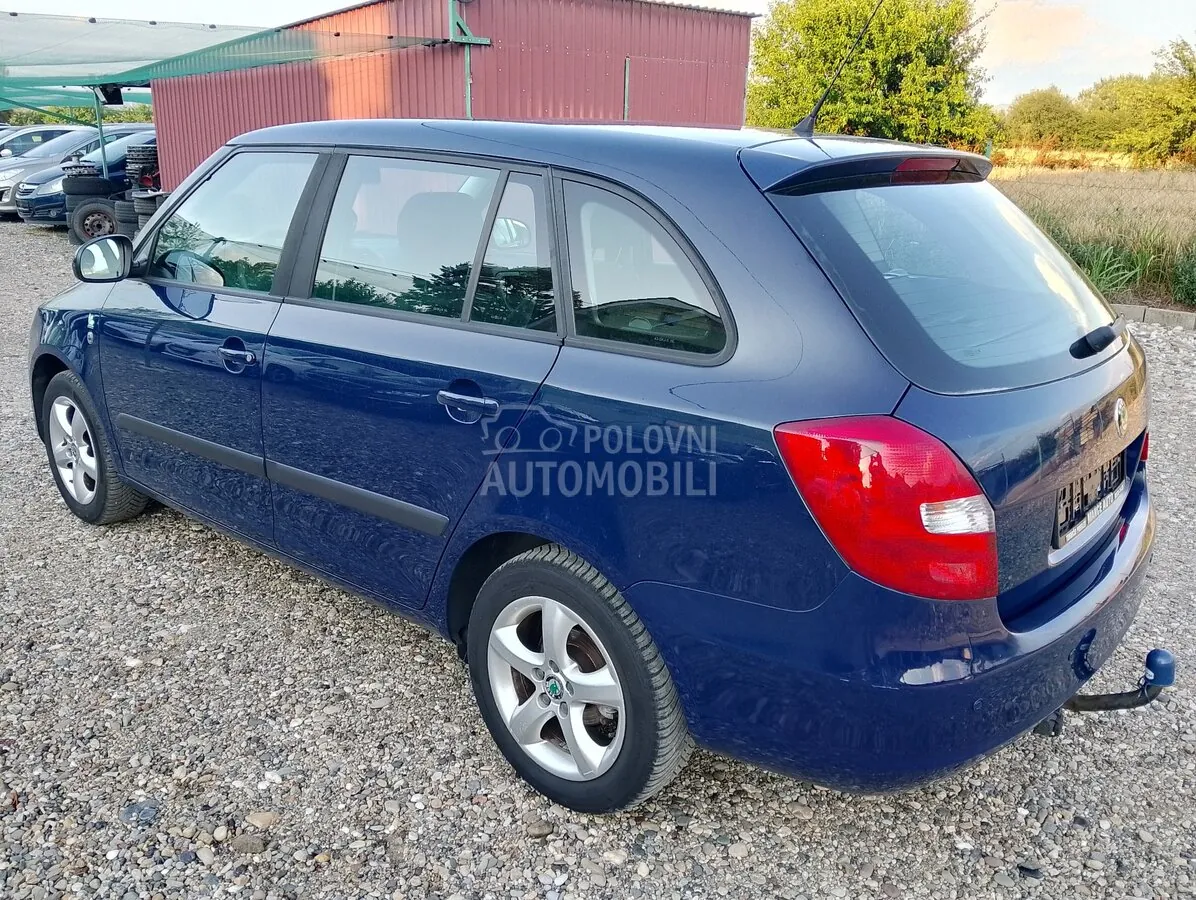 Skoda Fabia 2011 photo 3