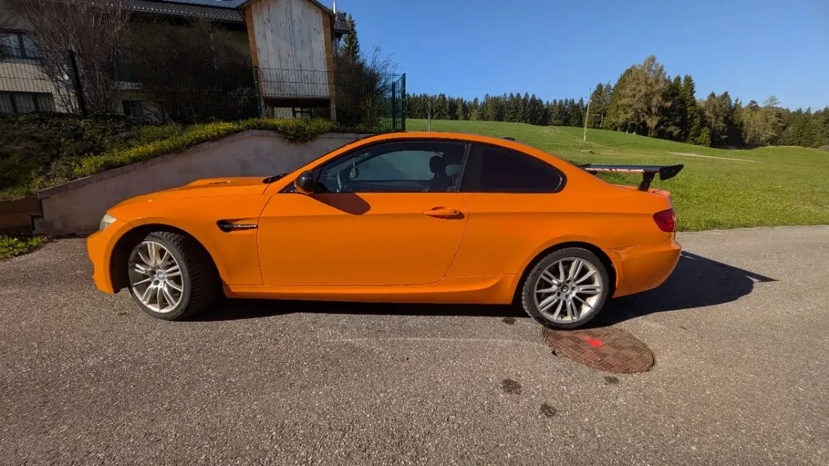 BMW 3 Series 2010 photo 3