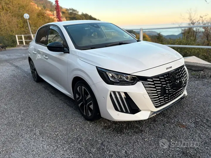 Peugeot 208 2024 photo 3
