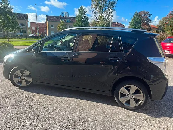 Toyota Verso 2014 photo 2