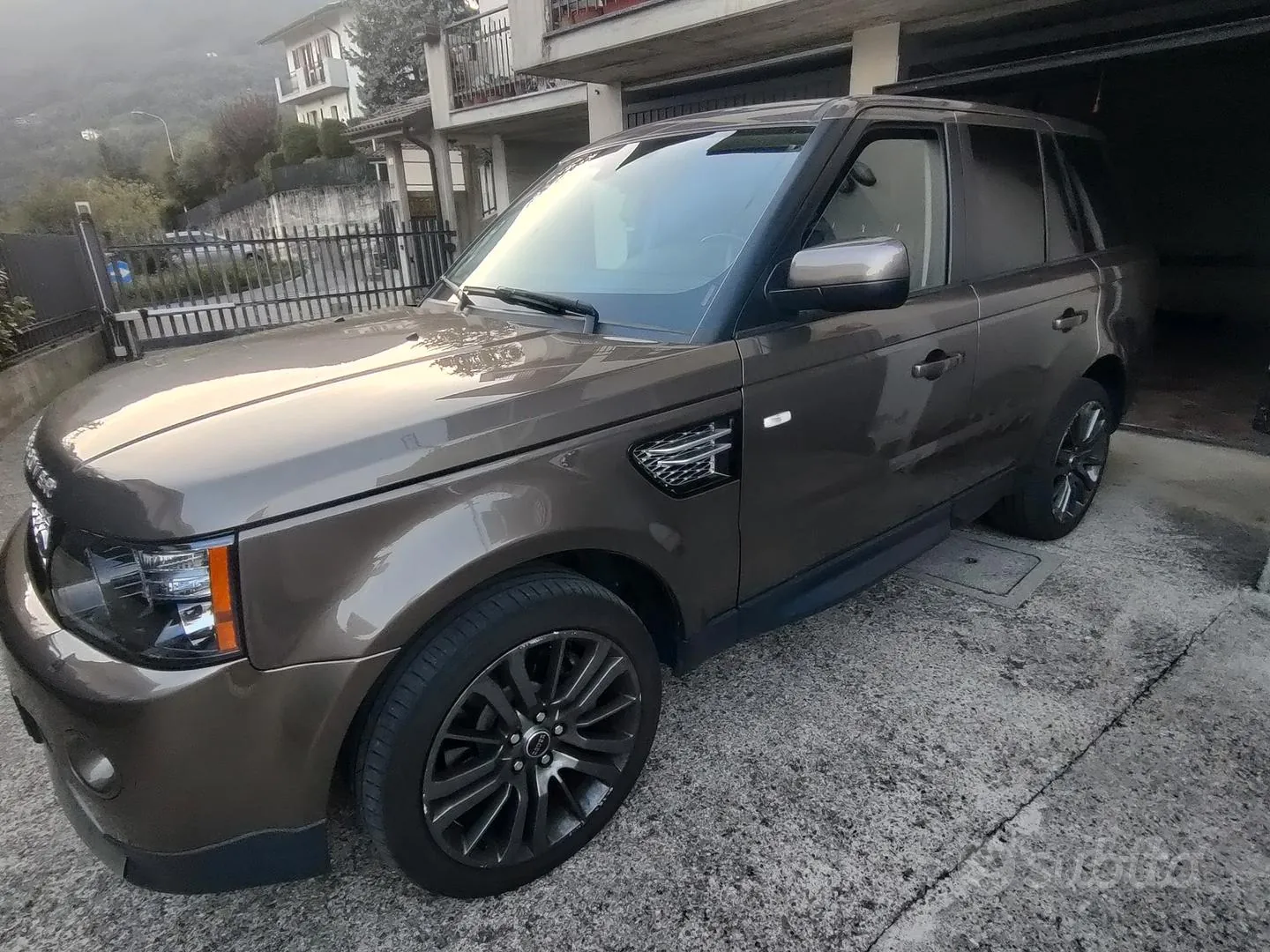 Land Rover Range Rover Sport 2012 photo 3