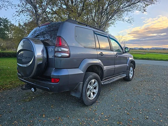 Toyota Land Cruiser 2004 photo 2