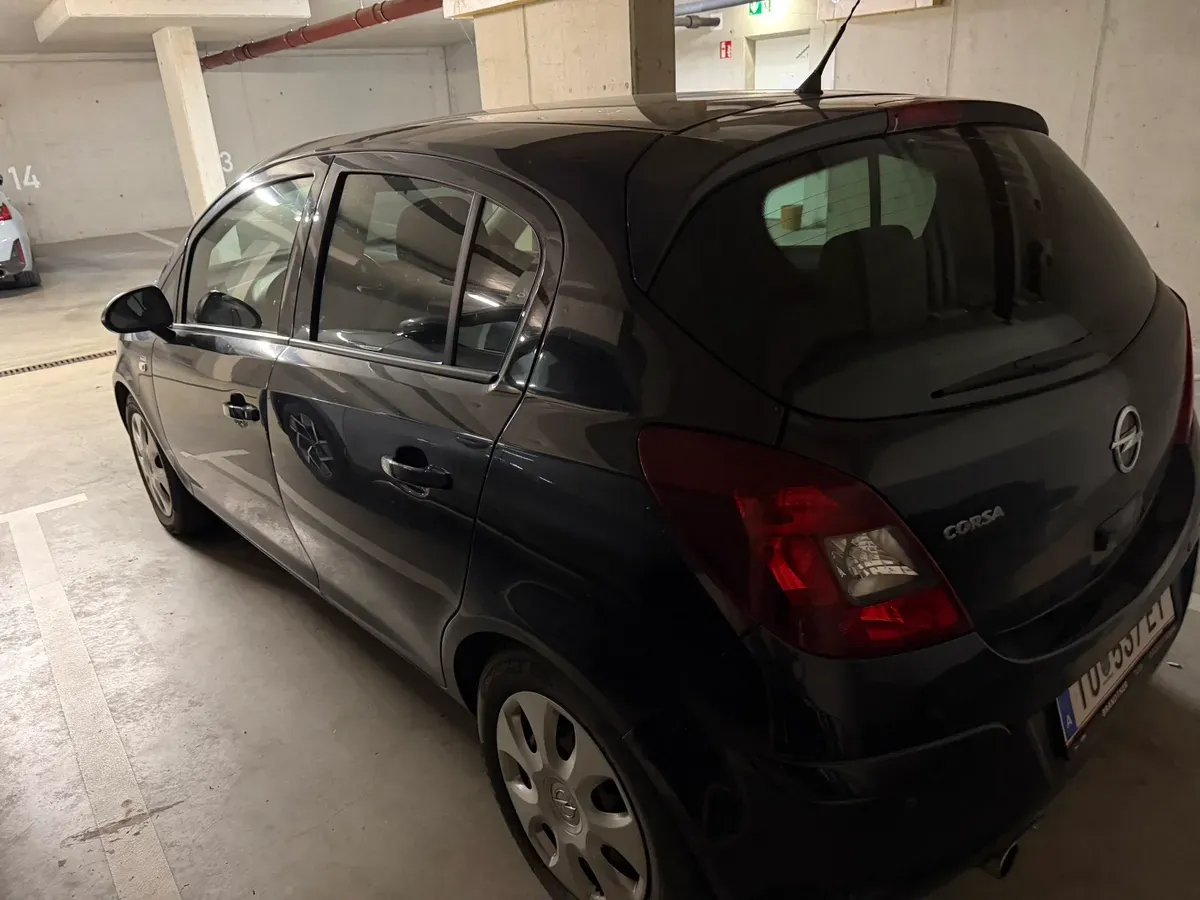Opel Corsa 2011 photo 2