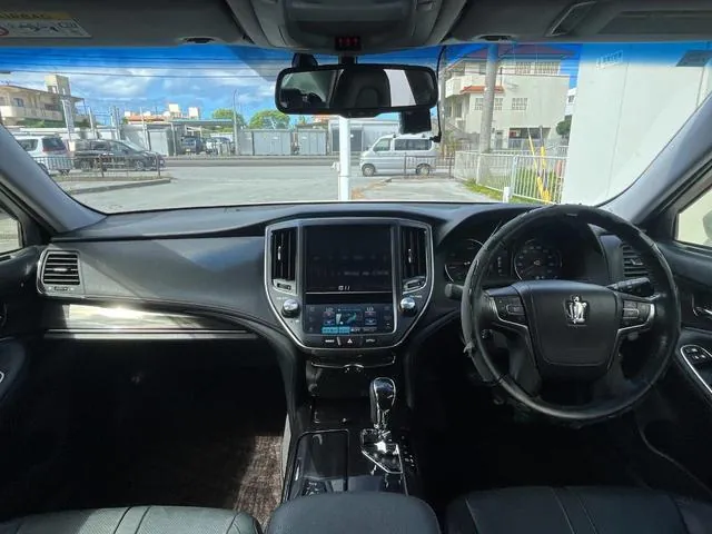 Toyota Crown 2014 photo 2