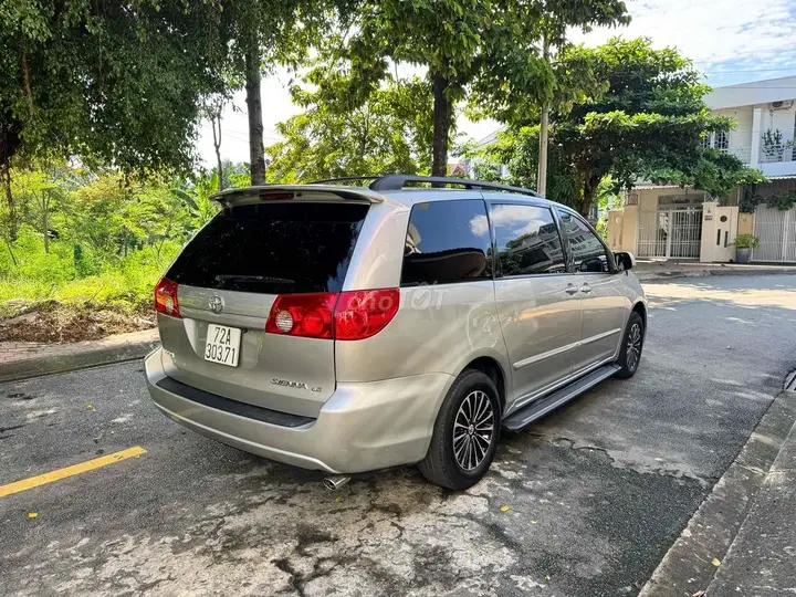 Toyota Sienna 2010 photo 5