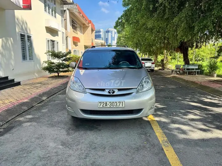 Toyota Sienna 2010 photo 4