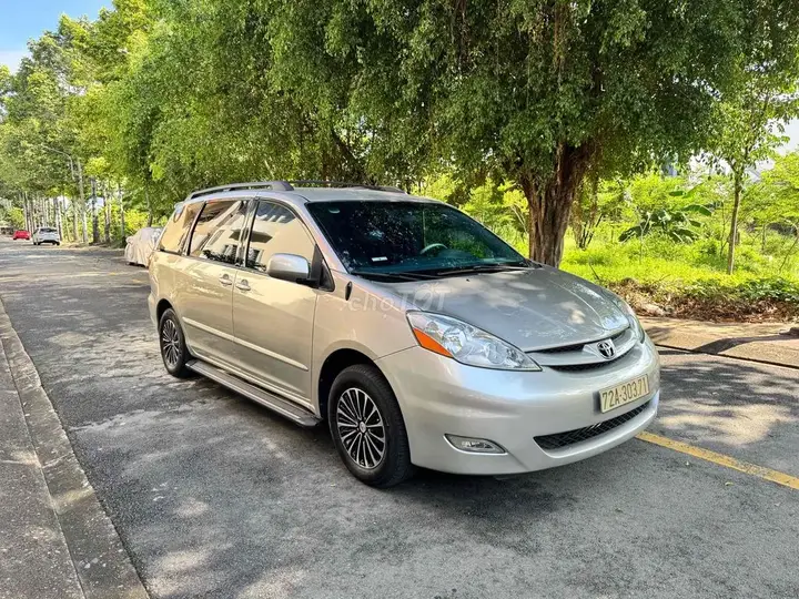 Toyota Sienna 2010 photo 3