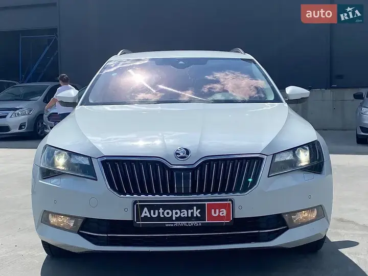 Skoda Superb 2018 photo 2