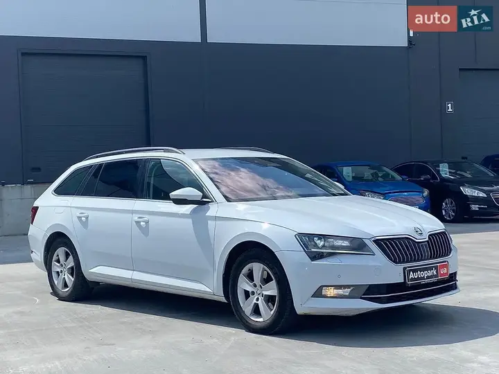 Skoda Superb 2018 photo 3
