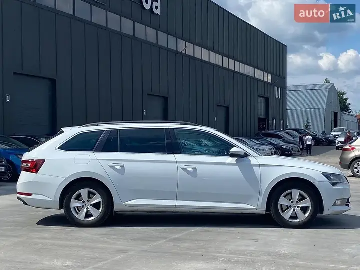 Skoda Superb 2018 photo 4