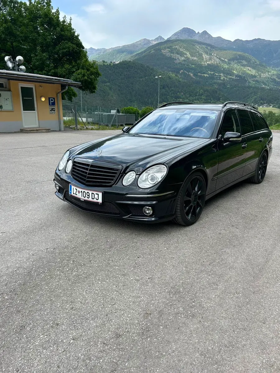Mercedes-Benz E-Class 2006 photo 2