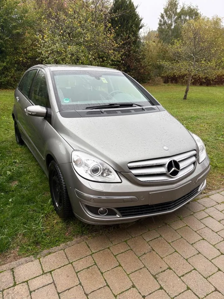 Mercedes-Benz B 200