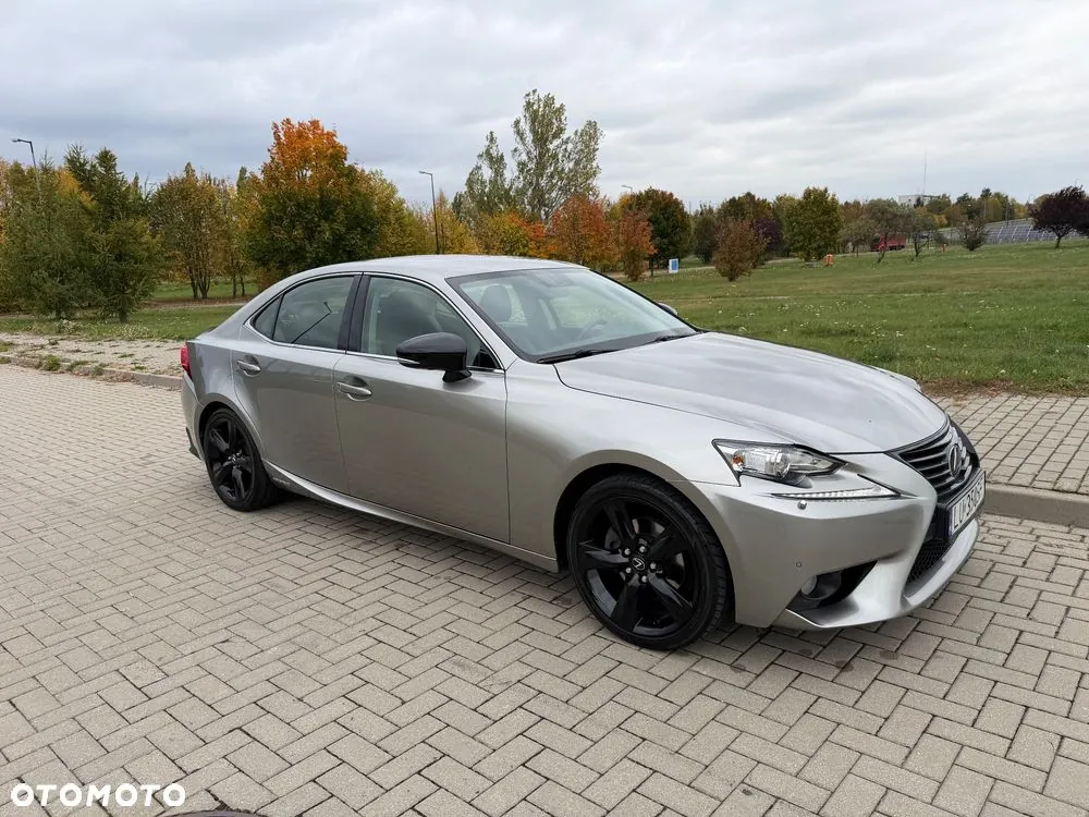 Lexus Is 2016 photo 4