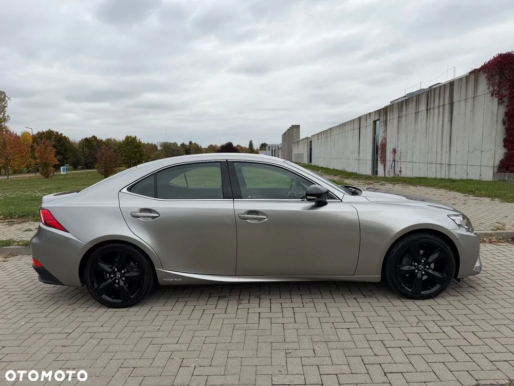 Lexus Is 2016 photo 5