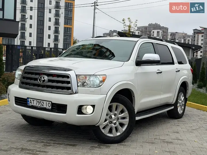 Toyota Sequoia 2013 photo 2
