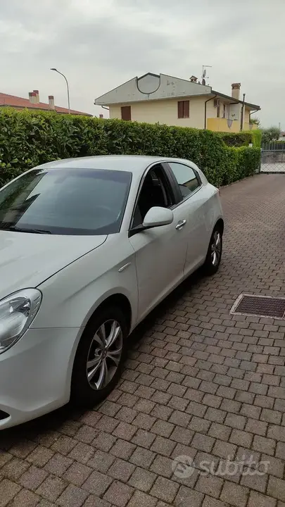 Alfa Romeo Giulietta 2013 photo 3