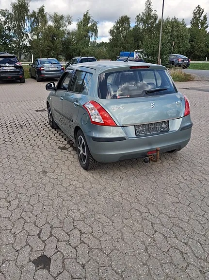 Suzuki Swift 2011 photo 3