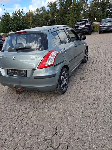 Suzuki Swift 2011 photo 4