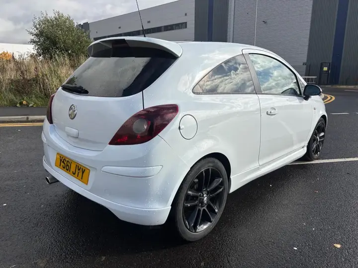 Vauxhall Corsa 2011 photo 3