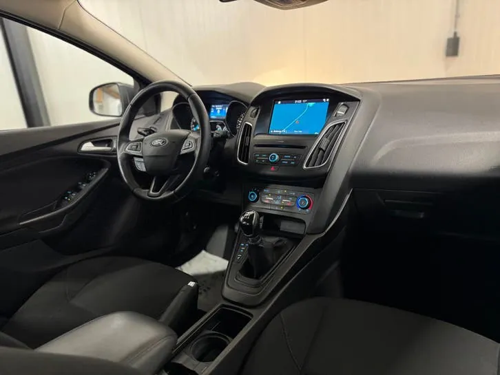 Ford Focus 2018 photo 2