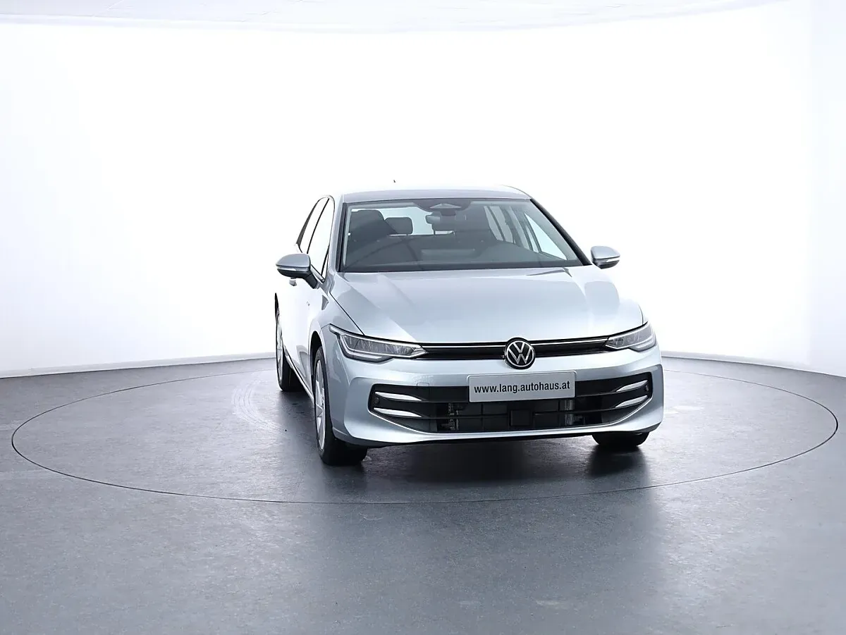 Volkswagen Golf 2026 photo 2