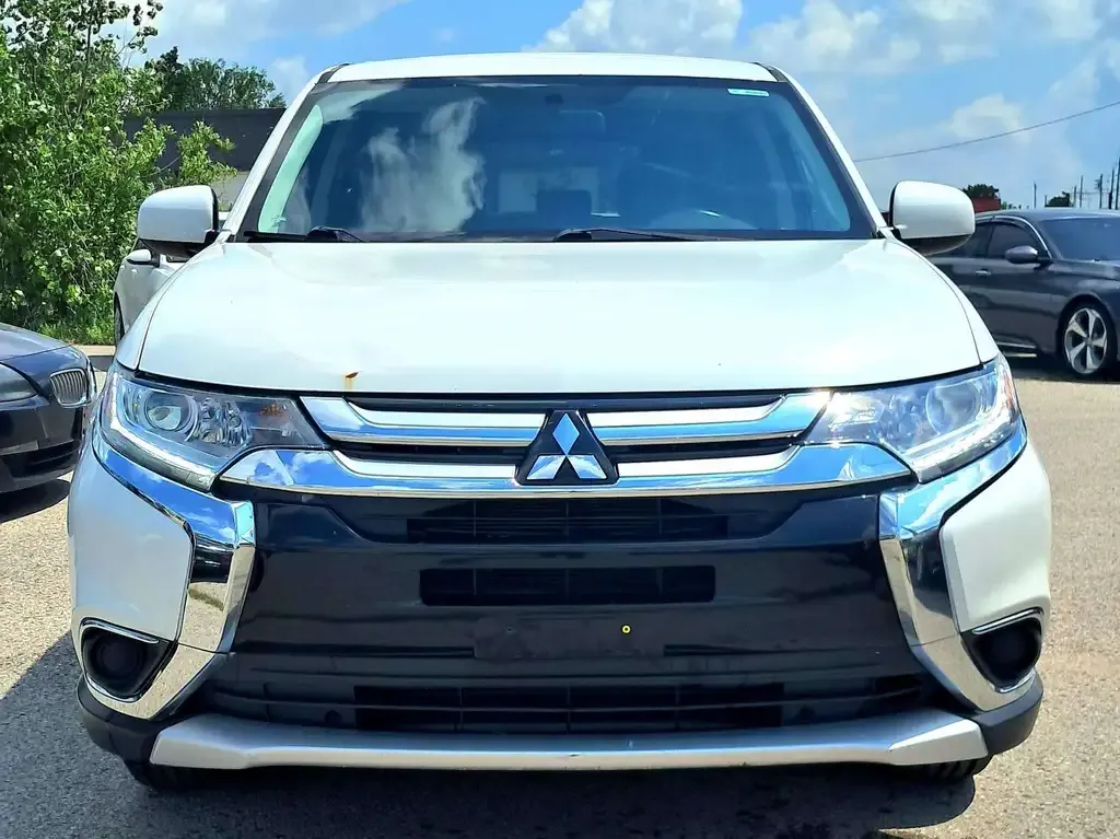 Mitsubishi Outlander 2018 photo 2