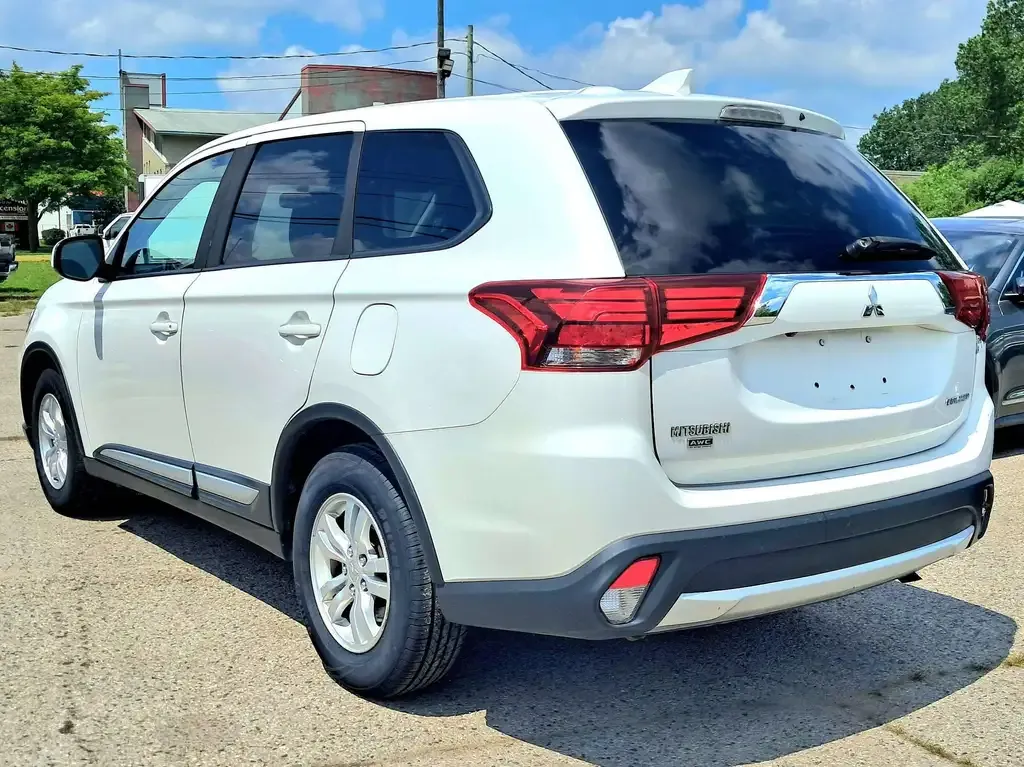 Mitsubishi Outlander 2018 photo 4
