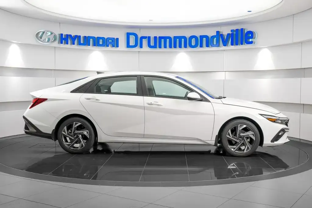 Hyundai Elantra 2024 photo 5