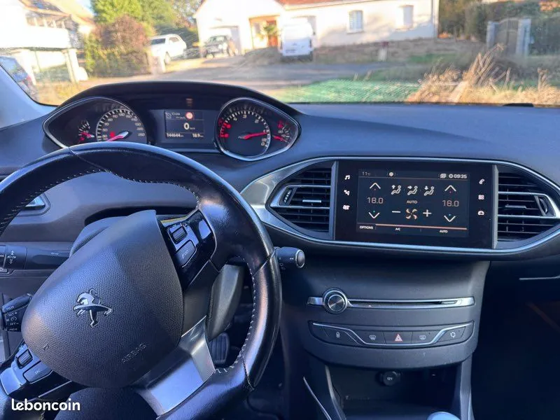 Peugeot 308 2018 photo 2