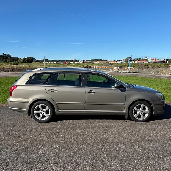 Toyota Avensis 2006 photo 5
