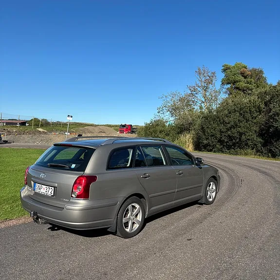 Toyota Avensis 2006 photo 2